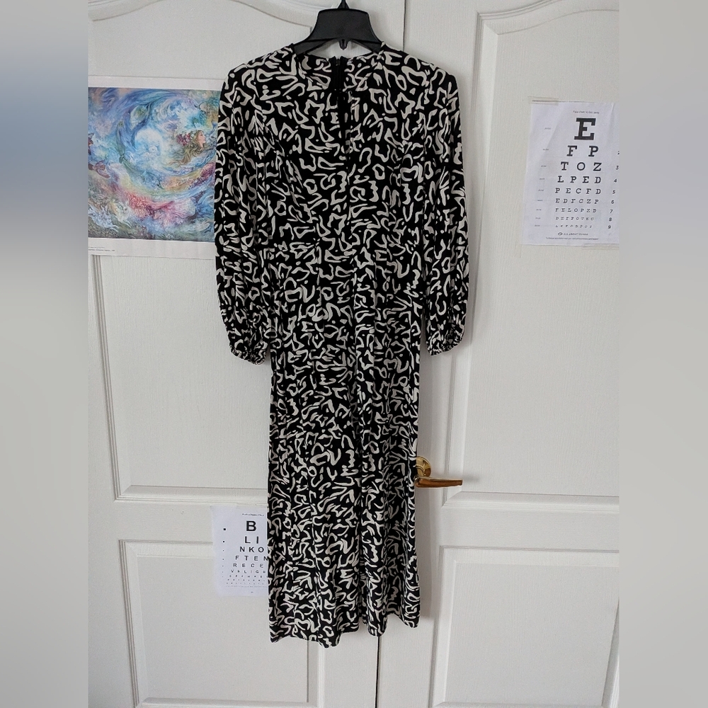Elegant Black and White Patterned Dress